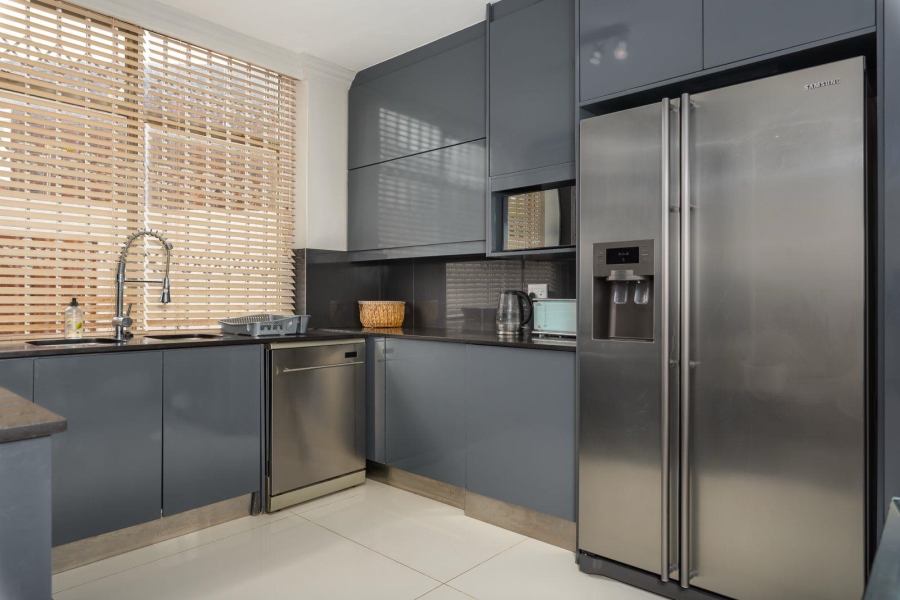 To Let 2 Bedroom Property for Rent in Camps Bay Western Cape